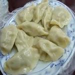 Quán Ăn Ngon - レンチンしたようなラップが敷かれた水餃子