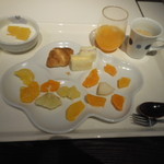 ややダイニング - モーニングブッフェ（フルーツコーナー）より　2017.4