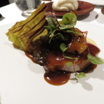 Vel  ROsier - 1704_Vel ROsier_メイン②(肉) 雪姫ポーク 焼腸 新じゃが 春キャベツ 木耳 甜麺醤_これが新しい回鍋肉の姿！