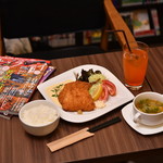 Haru Ranman Comic Cafe & Bar - 