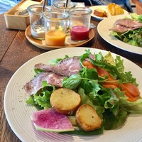 24/7 restaurant - いろいろドレッシングで食べるサラダプレート