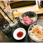 錦糸町小町食堂  - ホッピーセットにマグロぶつ、オニスラ。いかにもチョイ飲み。