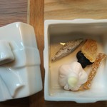 掌 TEAROOM - 2017年3月：茉莉花粒茶(\1300)に付いてきた小菓子