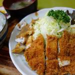 山路 - チキンかつ＋ゆで鳥ゴマ酢だれの定食 580円