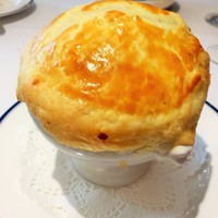レストラン アラジン - ツブ貝、根菜類、きのこのエスカルゴ風味フリカッセ、パイ焼き