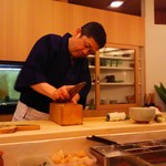 松本 - 鰹節を削る大将