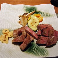 鉄板ダイニング織部 - トモ三角とモモ肉