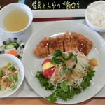 ファームキッチン味菜 - 信玄とんかつご飯(小鉢･スープ･漬物付/1200円)♪信玄とんかつご飯は甲州信玄豚のロース肉のとんかつだそうでナカナカジューシィ☆彡