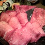Setsugekka - 天然岩塩黒タン塩・銘柄黒毛和牛みすじあぶり焼き