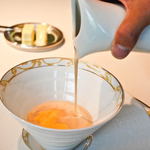 ロオジエ - わたりがにのスープ、オレンジ　エスペレット風味のムース、北海道産生ウニと生海苔のジュレ