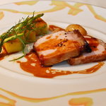 ロオジエ - ブレス産鶏もも肉のポッシェ、しそのピューレと野菜のフラン　ヴェルヴェーヌの香り