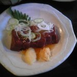 杉田もつ肉店 - 角が立ってる極厚レバ刺し