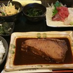 Magurono Ie Shin - みそ煮と刺身定食（ブリ）