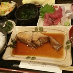 煮魚と刺身定食（サワラ）