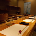 すし瀬名波 - 店内はカウンターのみ