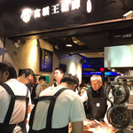 富覇王猪脚 - 凄い熱気！