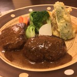 ビストロ・ポンドリゼール - 牛ヒレとチビバーグ 粒マスタードソース