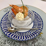 Grand rocher - 1皿目 カリフラワーのムース、天使の海老にパートフィユタージュ添え