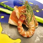 Grand rocher - 6皿目 「神津島産金目鯛と沖縄県産さいまき海老のソテーサフランソース、アスパラ ディル添え」