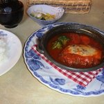 オレンジハウスすえひろ亭 - チーズとトマトソースの煮込みハンバークランチ