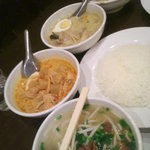 手前からｸﾞﾘｰﾝｶﾚｰ･ﾚｯﾄﾞｶﾚｰ･汁そば☆