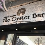 The Oyster Bar Kobe - 入り口看板