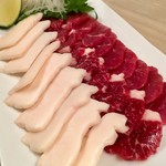 わらじ - 熊本直引 馬刺し盛合せ
