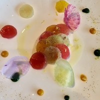 フィリップ・ミル 東京 - パレットに描いた彩り野菜のマリネ　大根のジュレ