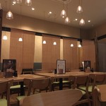 Dashi to Shinju Gohan Sakuya Honten - 暖簾で仕切るソファー席