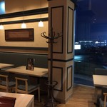 Dashi to Shinju Gohan Sakuya Honten - テーブル席も夜はこんな雰囲気