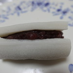 伊賀屋 - 白に粒あん