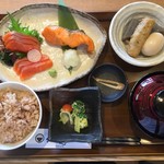 出汁と信州ごはん 佐久屋本店 - 信州サーモン造り・焼き御膳（おでん、小鉢、みそ汁、五郎兵衛米付）￥1,800（税抜）