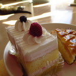 だんらん食堂 - アップルパイとベリーのケーキ