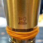 山猫軒 - どっしり重いプジョーの胡椒ミル（車より前から作っているのかも）