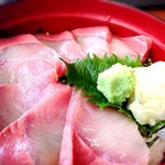 うまい寿司と魚料理 魚王KUNI - ブリ丼