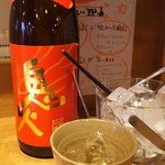 名鉄 太田川駅前 大衆酒場 サンヂカラ - 水と氷は、無料で自分で作る。スタッフにオーダーした場合は、480円。セルフは、一杯280円計算で1000円で頭打ち。