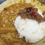 狼煙 - 味変②カレーまぜそば＋赤ぞなえ1/2＋白めし＋赤ぞなえ1/2=狼旨!!