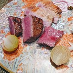 旬熟成hakko - メイン
      発酵熟成肉
      ２種
      上赤身
      部位不明
      豚ロース
      その他