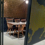 旬熟成hakko - 内観
      テーブル席