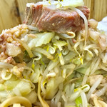 らーめん つの旨 - キャベツともやしも山の様に入っています【料理】 