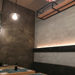 ちそう屋 コイン - 奥にテーブル席あり〼。