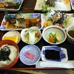 どうらく - 刺身定食 1800円(税込) 烏賊もサザエも新鮮でした。 でも 3人で行って、出てくるのが1人分ずつで、次の提供まで5分以上掛かりました！何故だろう??