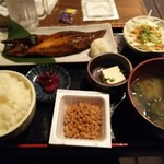 炭焼漁師小屋料理　渋谷東急本店前のひもの屋 - 伴助ｻﾊﾞ半身焼き定食