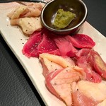 とら 七輪焼き - 天草大王3種(ももムネ・皮・砂ずり) 