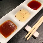 とら 七輪焼き - オリジナルのタレ3種