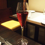 レストラン バカール - 『ダブルカシス』のキール･ロワイヤル(1200円)