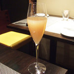 レストラン バカール - 『白桃』のベリーニ(1200円)