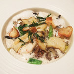 レストラン バカール - 『シャンピニオン・ド・パリ』のポタージュ 黒アワビのソテーと