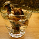 つるべ寿司 - 天然クエのあごのひれ酒