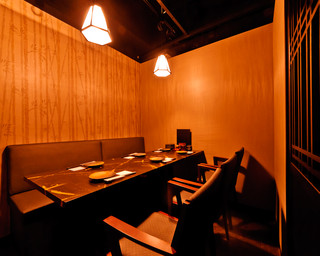 Seitennotsuki - ３～６名様用テーブル個室。和モダンな雰囲気が人気です。
